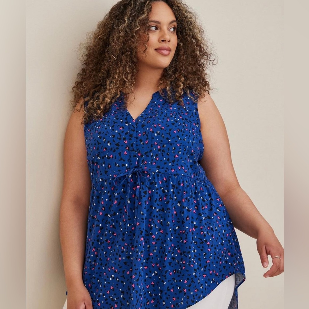 Sleeveless tank Torrid.Size 0 (12) Blue with cute doodle pattern/pink hearts